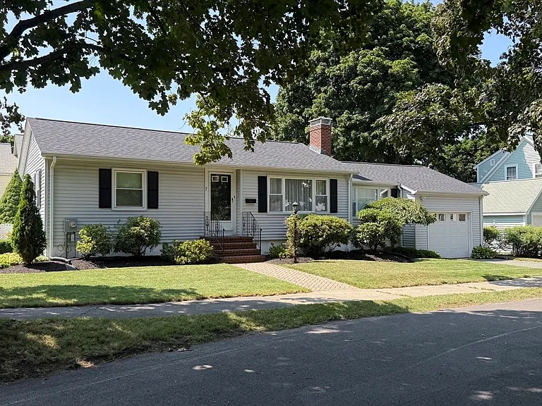 7 Puritan Rd — Photo 1