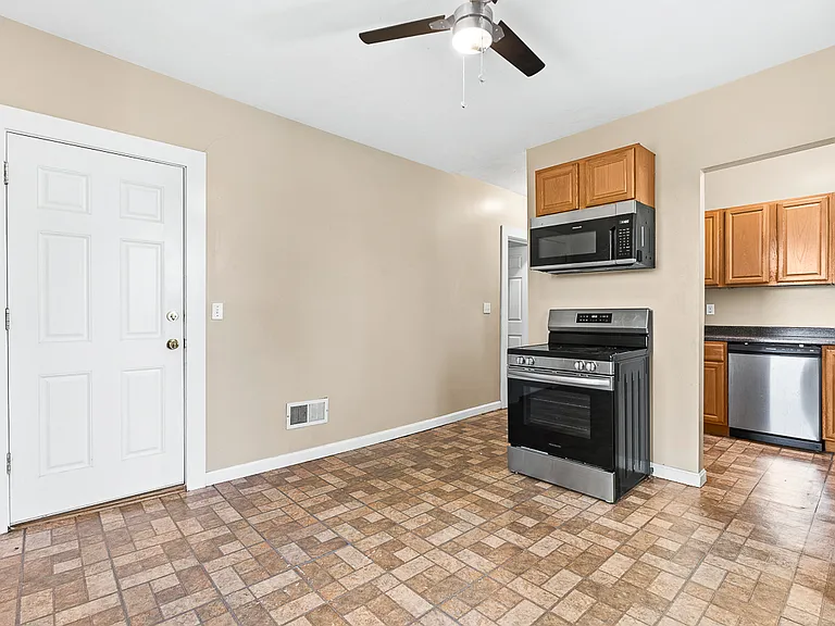 18 Saint Clair St #3 — Photo 9