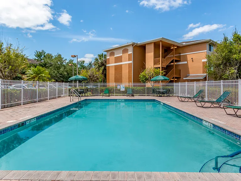 Willow Creek Apartments — Photo 4