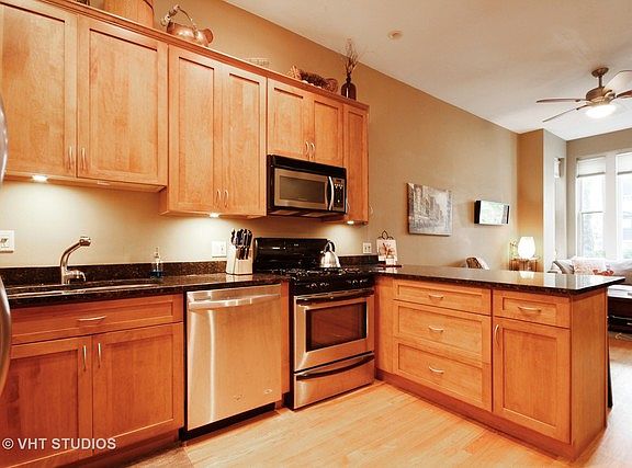 4th image of 1140 W Wellington Ave #1