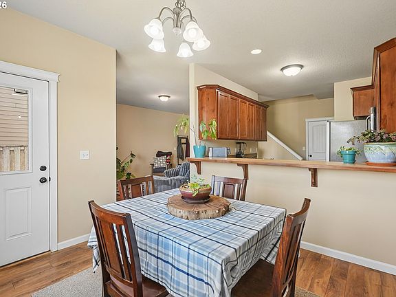 5th image of 2633 Juniper St