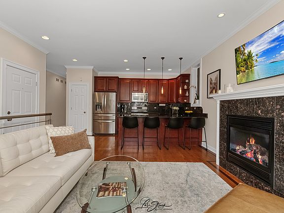 5th image of 2027 W Race Ave #1W