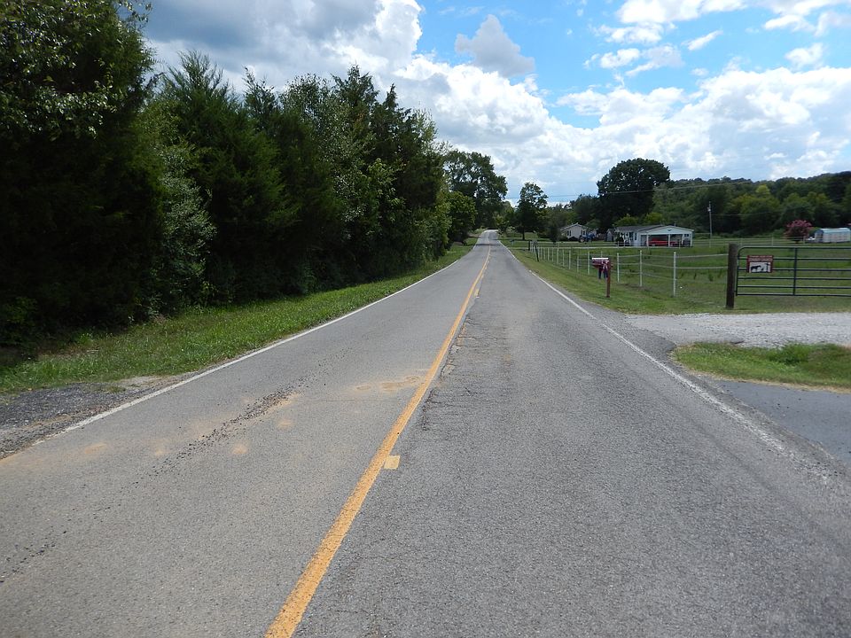 2nd image of 39 Shady Ridge Ln