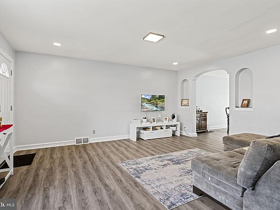 3rd image of 7213 Montague St