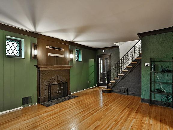 3rd image of 7052 Camden Ct