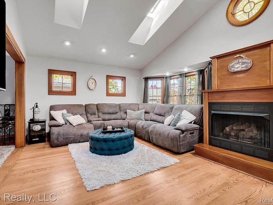 22204 Military St, photo 11