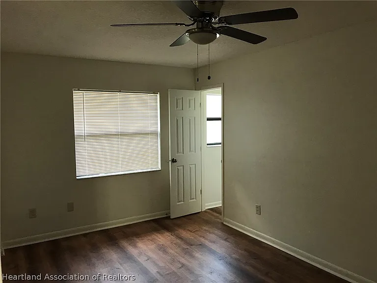 5015 Manatee Dr — Photo 12