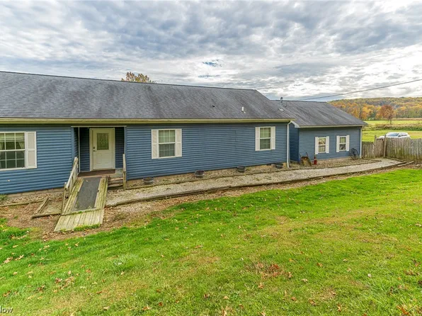 12956 Lawnfield St SW, Beach City, OH 44608