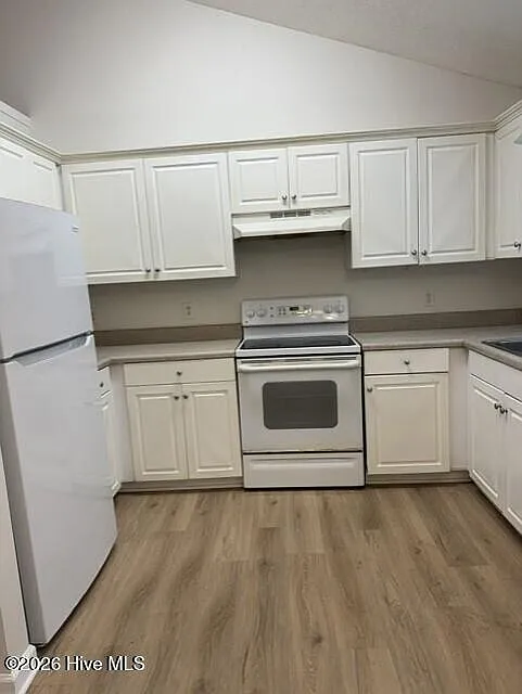 3 bed, 2.0 bath, $1,600 — Photo 2