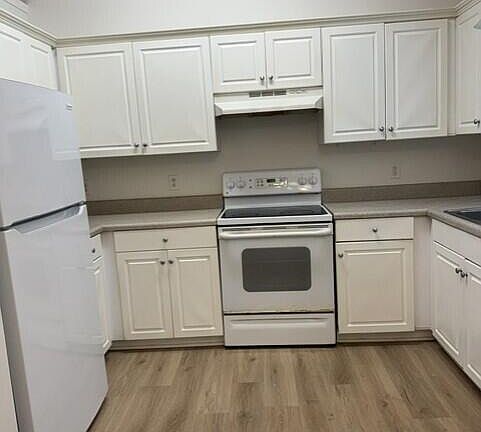 2nd image of 211 Horn Rd