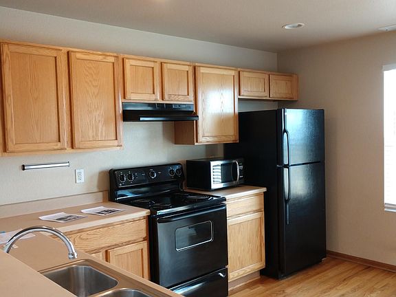 Kitchen - Neutral Cabinets, Appliances Included