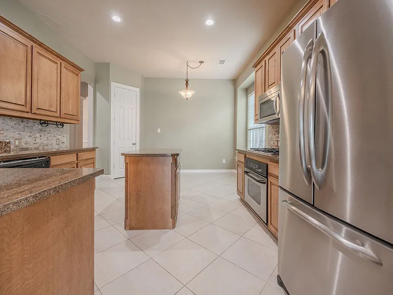 2200 Stone Creek Dr — Photo 14