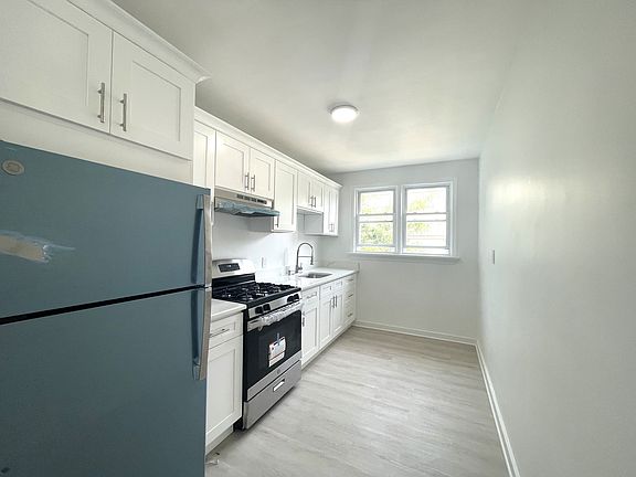 3rd image of 5909 Liebig Ave Floor 1