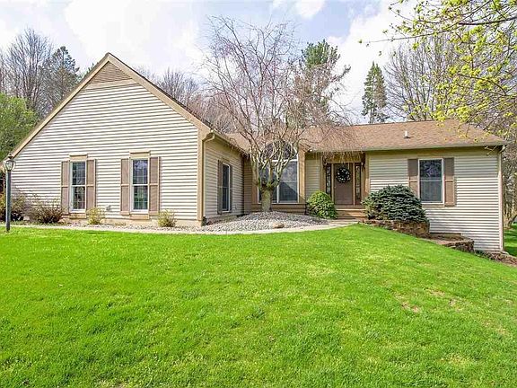 2nd image of 2524 Chateau Dr