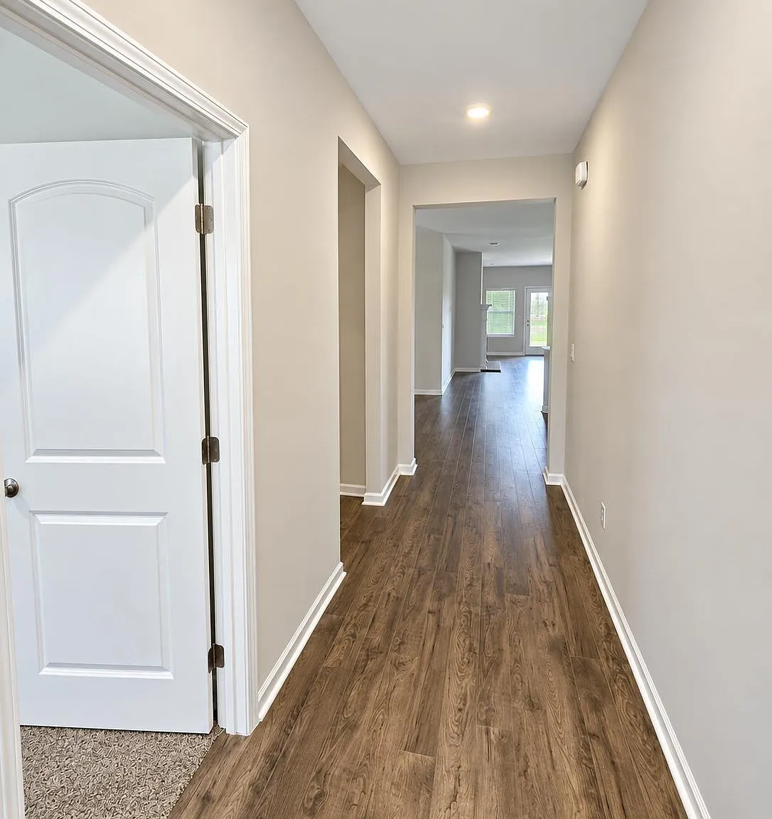 4 bed, 3.0 bath, 2377 sqft, $2,300 — Photo 2
