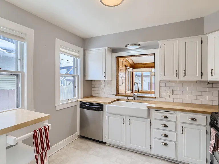 1392 Palace Ave — Photo 10