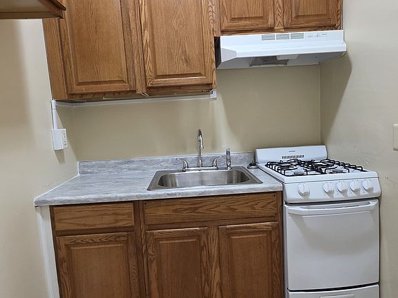 3rd image of 478 Winthrop Ave #B-2