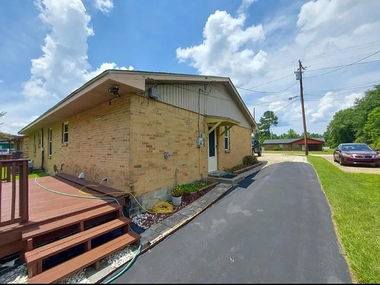 2802 Auburn St — Photo 2