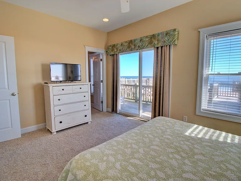 211 Goldsboro Dr — Photo 16