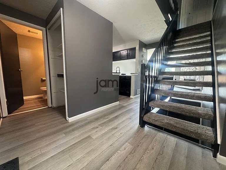 19479 Puritas Ave — Photo 3