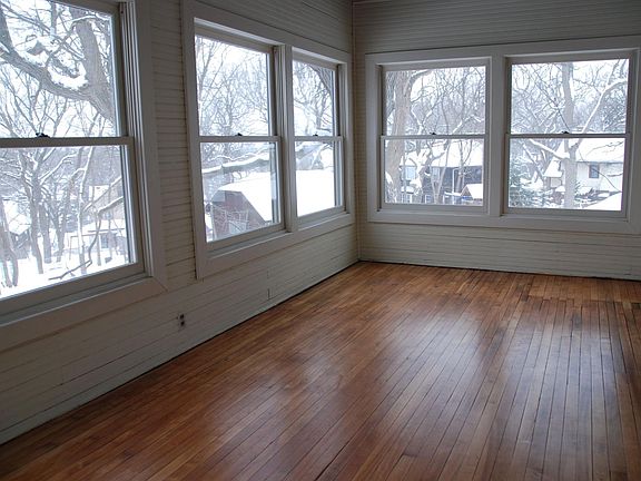 3rd image of 56 Clarence Ave SE APT 2