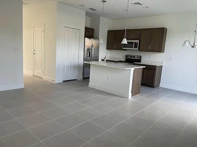 1337 Captiva Cv #8 — Photo 8