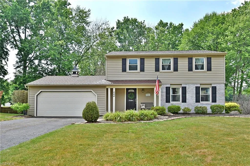 544 Willow Dr SE photo 1