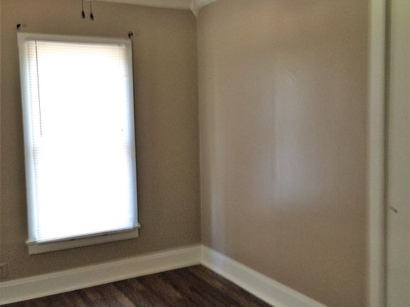 4th image of 613 E 9th Ave