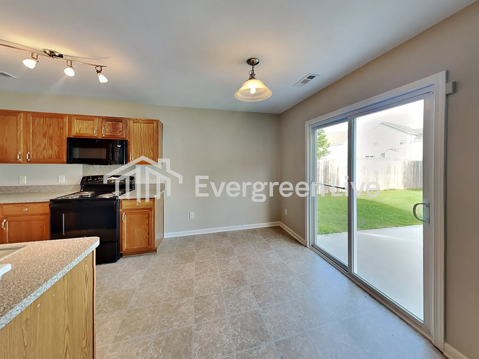 3 bed, 2.5 bath, 1701 sqft, $1,845 — Photo 3