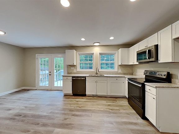 3rd image of 195 Ashford Dr