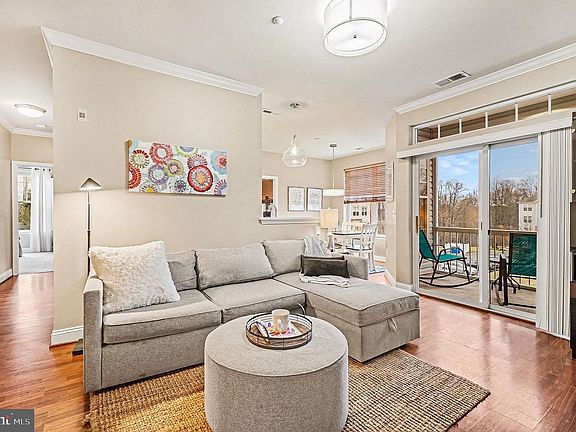 3rd image of 1601 Martha Ct Unit 304