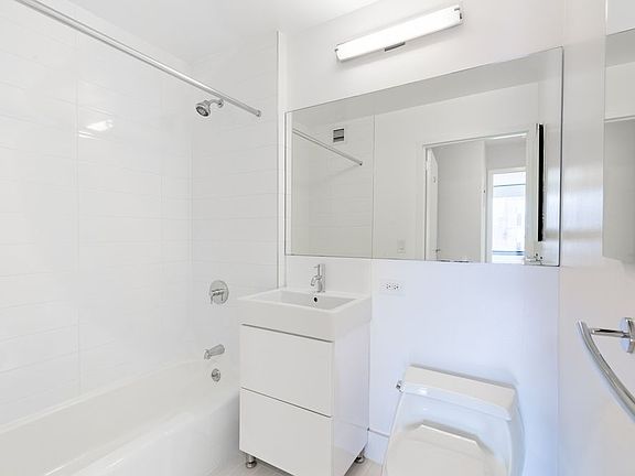 5th image of 235 W 48th St APT 36E