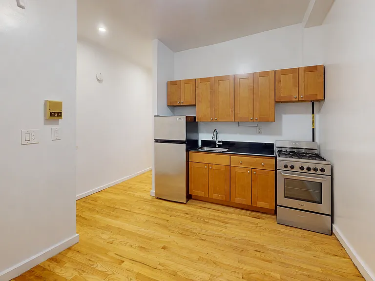 501 E 84th St #4N — Photo 4