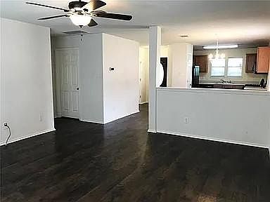 4th image of 2706 Fairview Dr