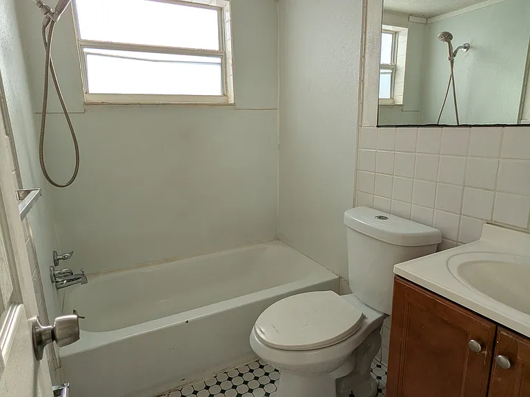 9310 Whitman Ln — Photo 10