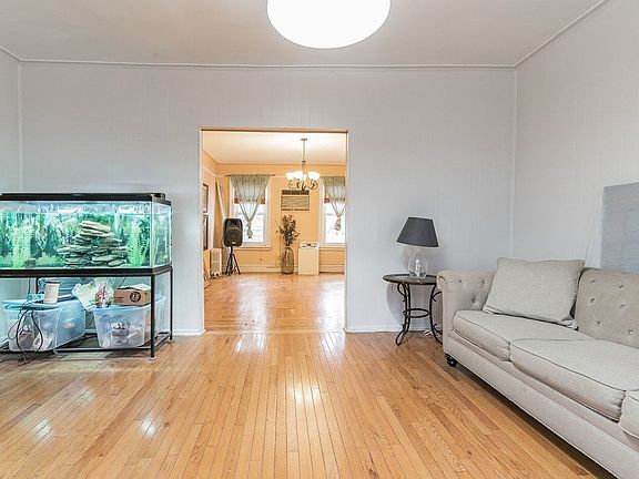 5th image of 2739 Holland Ave