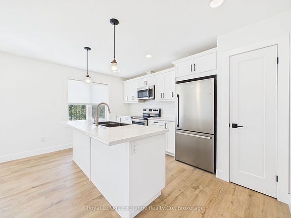 4th image of 1085 Sutton St