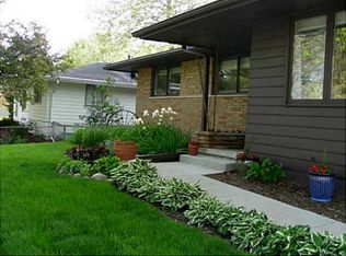 3924 82nd St, Urbandale, IA 50322