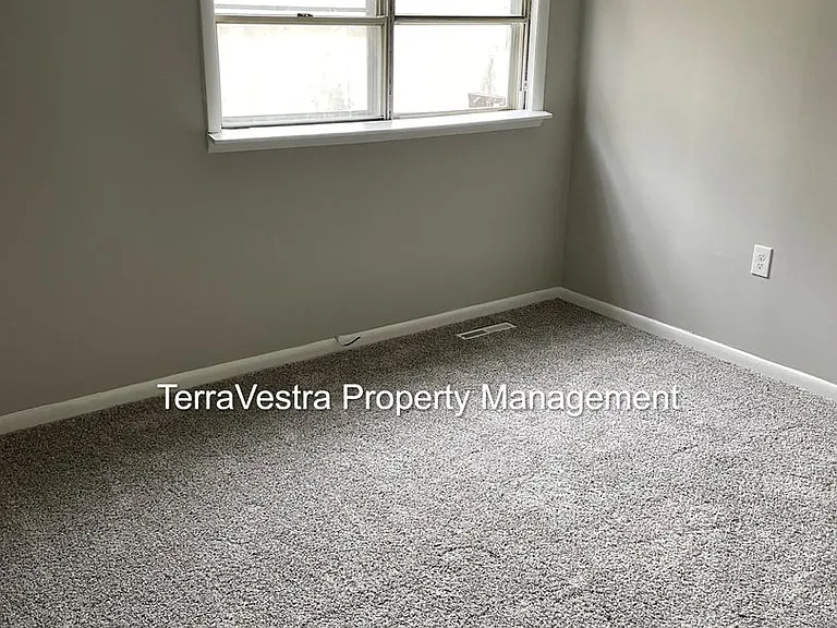 427 South Main Street — Photo 7