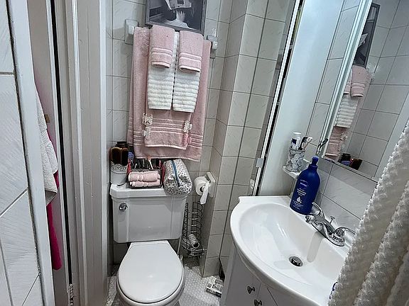 3rd image of 213A 29th St #2
