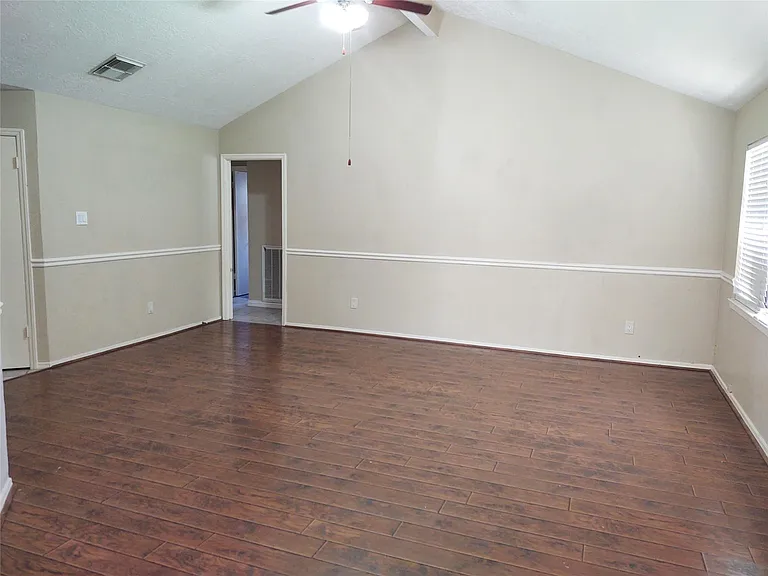 2515 Heritage Colony Dr — Photo 3