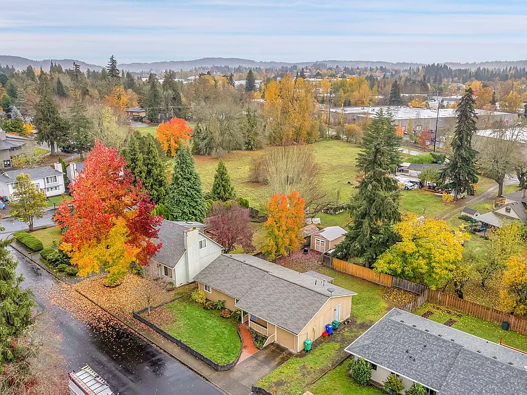 5550 SE Foxfire St — Photo 16