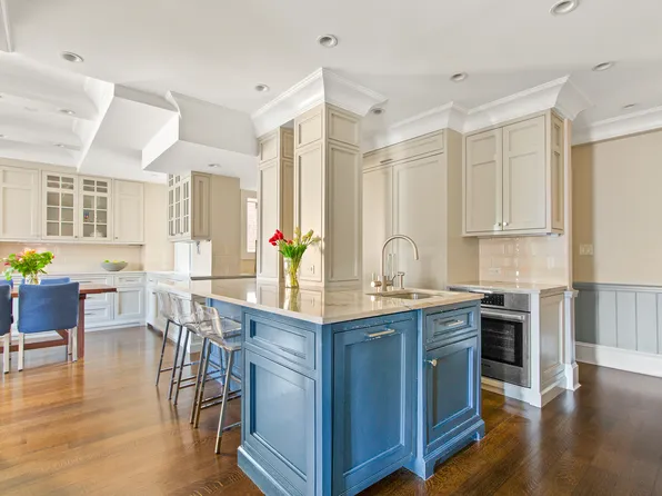 333 East 68th Street image 4 of 20