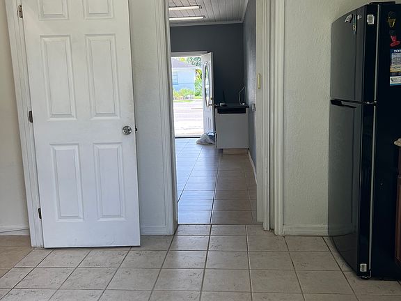 4th image of 309 N Himes Ave