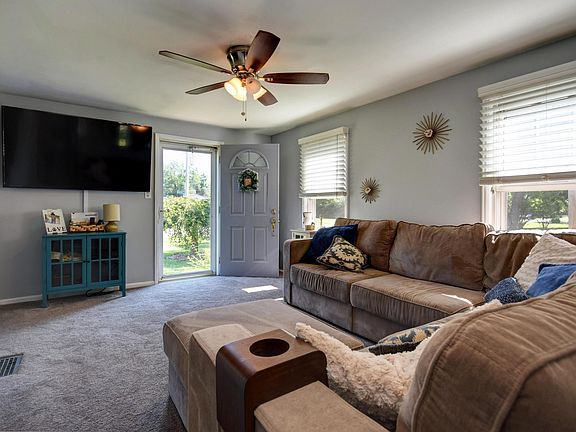 3rd image of 303 Pierson Blvd