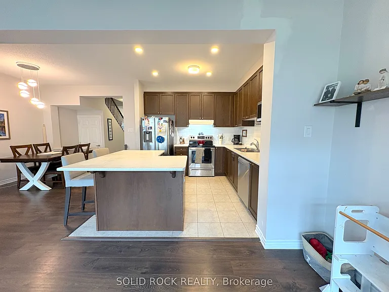 719 Derreen Ave — Photo 8