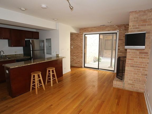 5th image of 711 W Melrose St APT A1