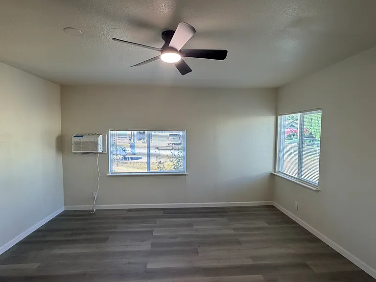 450 Shilling Ave — Photo 3