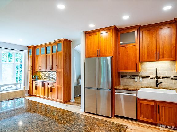 5th image of 1405 175th Avenue NE