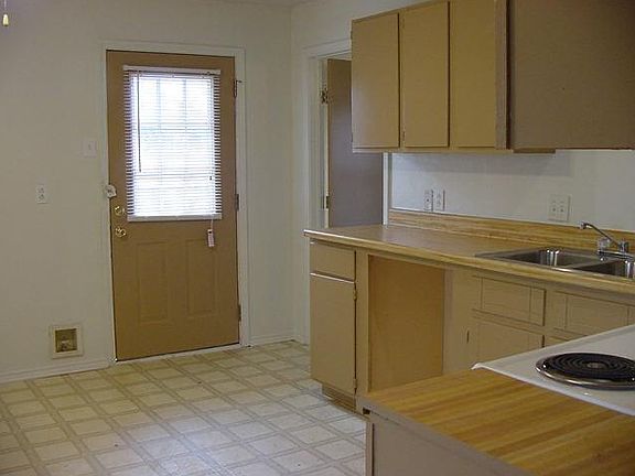 5th image of 2103 San Antonio St